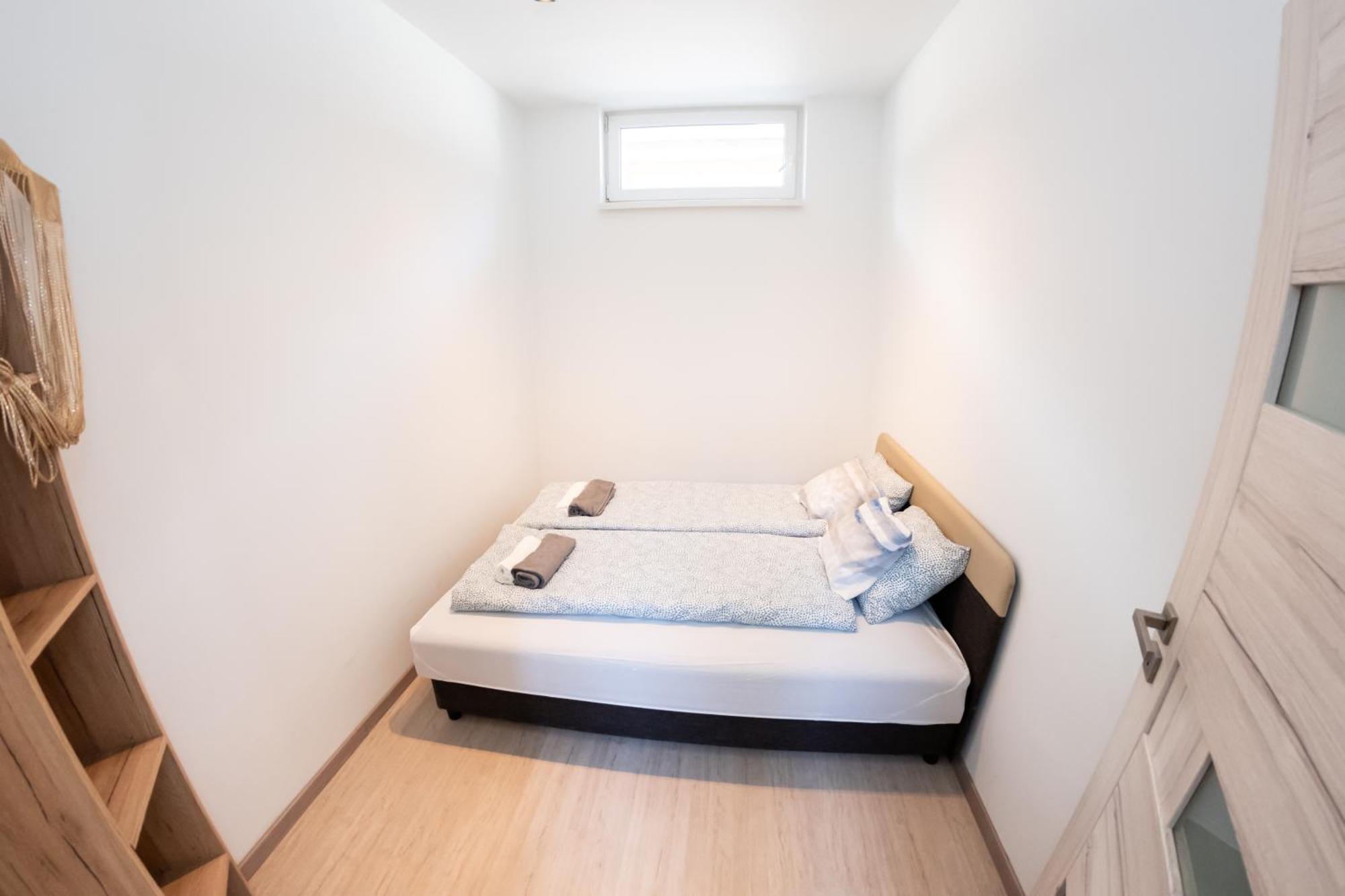 Winestone Corner Apartment Debrecen Bagian luar foto