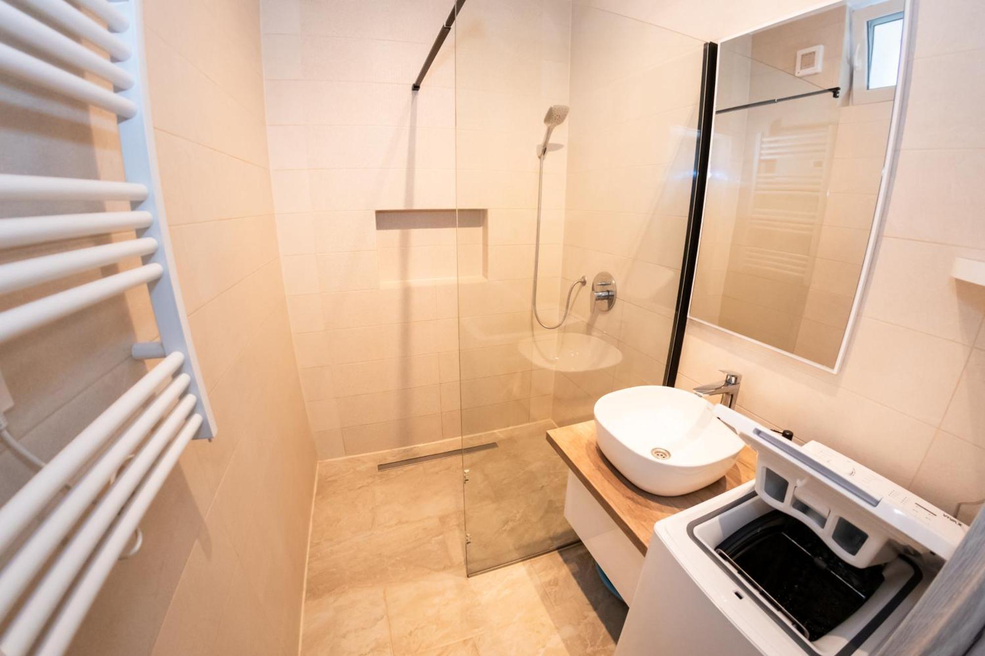 Winestone Corner Apartment Debrecen Bagian luar foto