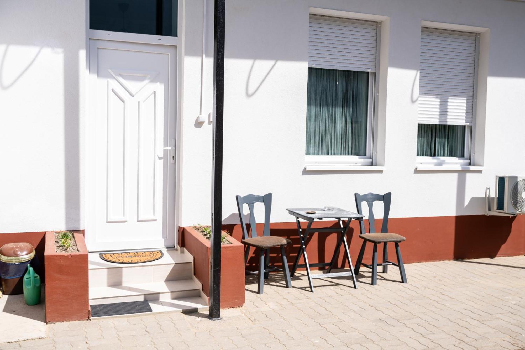 Winestone Corner Apartment Debrecen Bagian luar foto